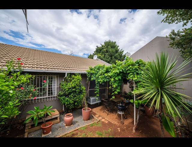2 BEDROOM TOWNHOUSE FOR SALE IN NORTHWOLD